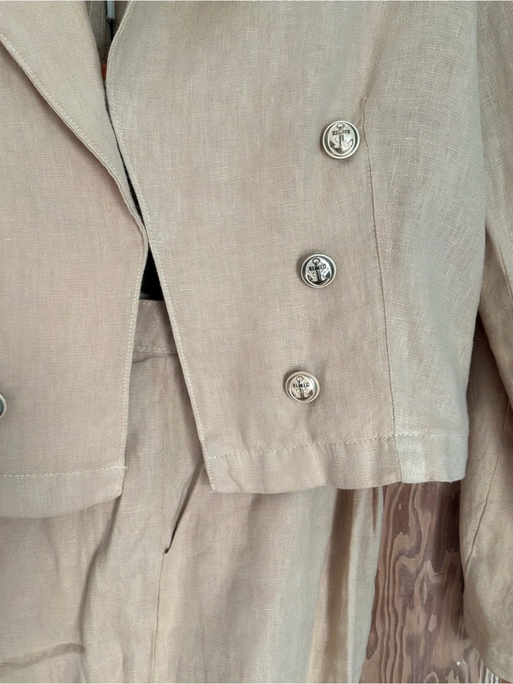 L'AGENCE Sandstone Cropped Double-Breasted Linen Blazer - Picture 5 of 6
